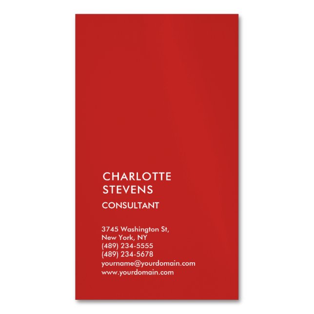 Vertikal Red Trendy Minimalistisch Elegant Einfach Magnetische Visitenkarte (Vorderseite Vertikal)