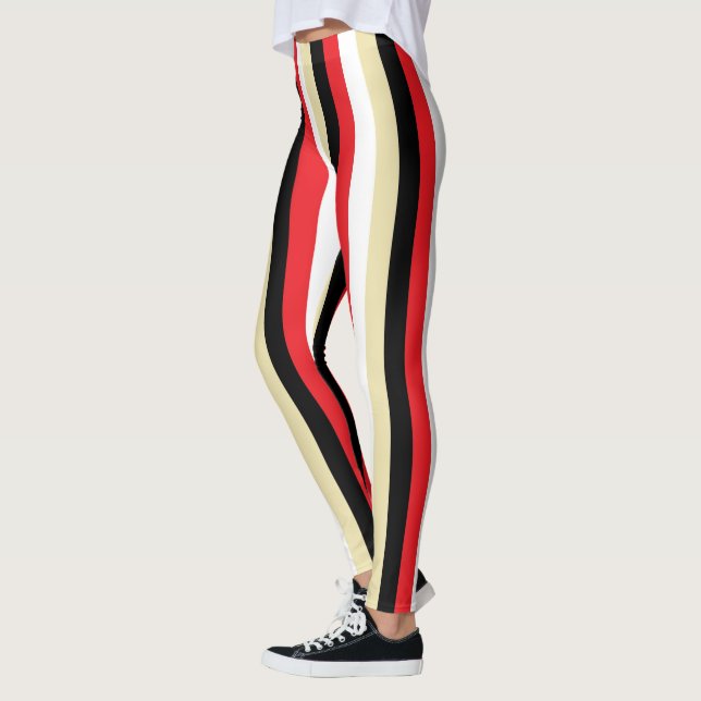 Vertikale rote, weiße, beige und schwarze Streifen Leggings (Links)