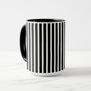 Vertikale schwarze und weiße Streifen Tasse