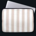 Vertikale Streifen in Beige und Weiß gestreift Laptopschutzhülle<br><div class="desc">Vertikale Streifen - beige und weiße Streifen.</div>