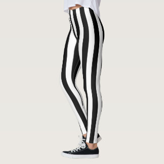 Vertikale Streifen-Schwarzweiss-Dekor an Leggings