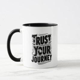 Vertikale Typografie-Kunst 'Vertraue deiner Reise' Tasse