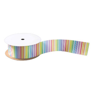 Vertikaler breiterer Spektrum-Regenbogen und Satinband
