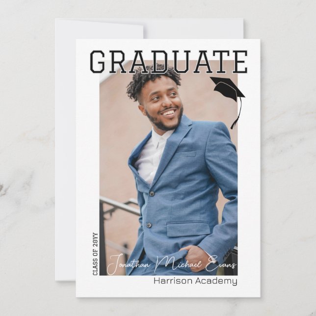 Vertikales Foto mit schwarzem und weißem Graduiert Einladung (Vorderseite)