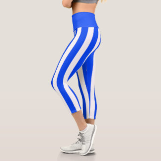 Vertikales Stricksegler Blau- und Weißmuster Capri Leggings
