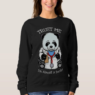 Vertrau mir, ich bin fast ein Arzt Medizin-Student Sweatshirt
