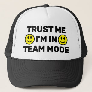 Vertrau mir - Ich bin im Team-Modus™ Trucker-Mütze Truckerkappe