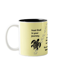 Vertraue Gott auf deiner Reise Becher