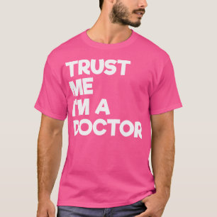 Vertraue mir, dass ich ein Doktor-Funny Text bin T-Shirt