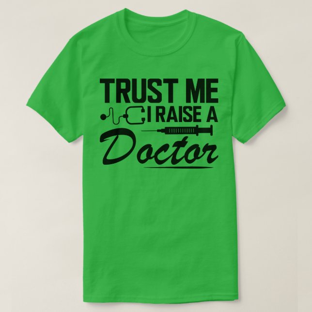 Vertraue mir, dass ich einen Arzt aufziehe T-Shirt (Design vorne)