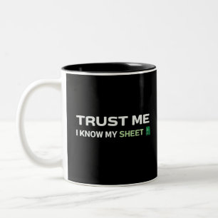 Vertraue mir, ich kenne mein Blatt. Zweifarbige Tasse