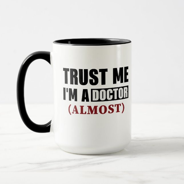 Vertraue mir im Arzt fast Tasse (Links)