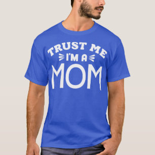 Vertraue mir in eine Mama T-Shirt