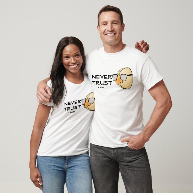 Vertraue niemals Furz Joke Wise Crack T-Shirt (Unisex)