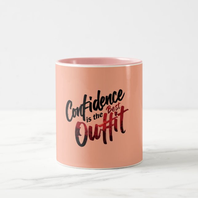 Vertrauen ist das beste Outfit" Inspiration Tasse (Mittel)