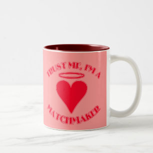 Vertrauen Sie, dass ich ich ein Ehestifter bin Zweifarbige Tasse