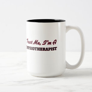 Vertrauen Sie, dass ich ich ein Physioarapist bin Zweifarbige Tasse