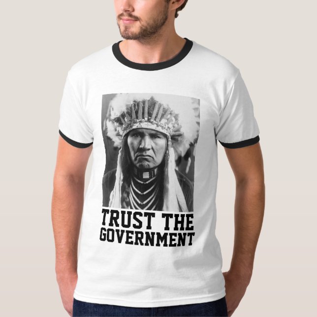 VERTRAUEN SIE DEN INDISCHEN T - SHIRT DER REGIERUN (Vorderseite)