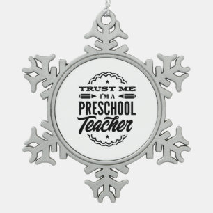 Vertrauen Sie mir, ich bin Preschool-Lehrer Schneeflocken Zinn-Ornament