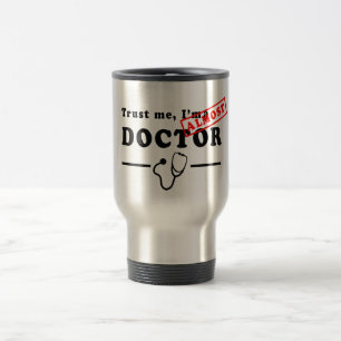 Vertrauen Sie mir, ich sind fast ein Doktor Travel Reisebecher