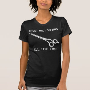 VERTRAUEN SIE MIR MIT IHREM HAARSCHNITT;) T-Shirt
