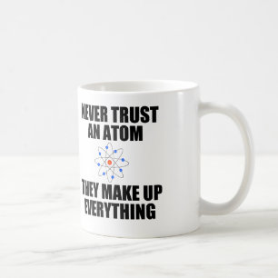 VERTRAUEN SIE NIE EINEM ATOM KAFFEETASSE