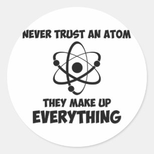 Vertrauen Sie nie einem Atom Runder Aufkleber