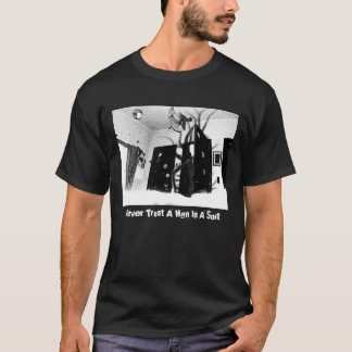 Vertrauen Sie nie einem Mann auf ein Anzug T-Shirt