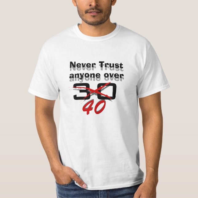 Vertrauen Sie nie jedermann über 40 T-Shirt (Vorderseite)