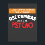 Verwenden Sie Commas Funny Grammar English Teacher Postkarte<br><div class="desc">Englisch ist eine lustige Sprache,  besonders wenn deine Grammatik furchtbar ist. Dieses Zitat könnte nicht mehr wahr sein. Geschenk für Freunde und Familie. Funny English Teacher Shirt.</div>