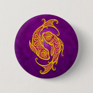 Verwickelte lila und gelbe Stammes- Fische Button