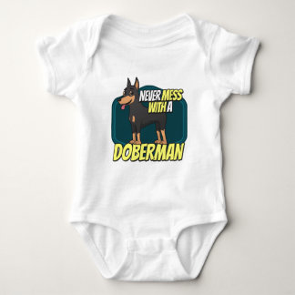 Verwirren Sie nie mit einem Dobermann Baby Strampler