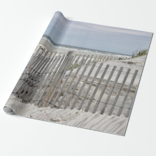 Verwitterter Strandzaun und Ozeanstrand Geschenkpapier