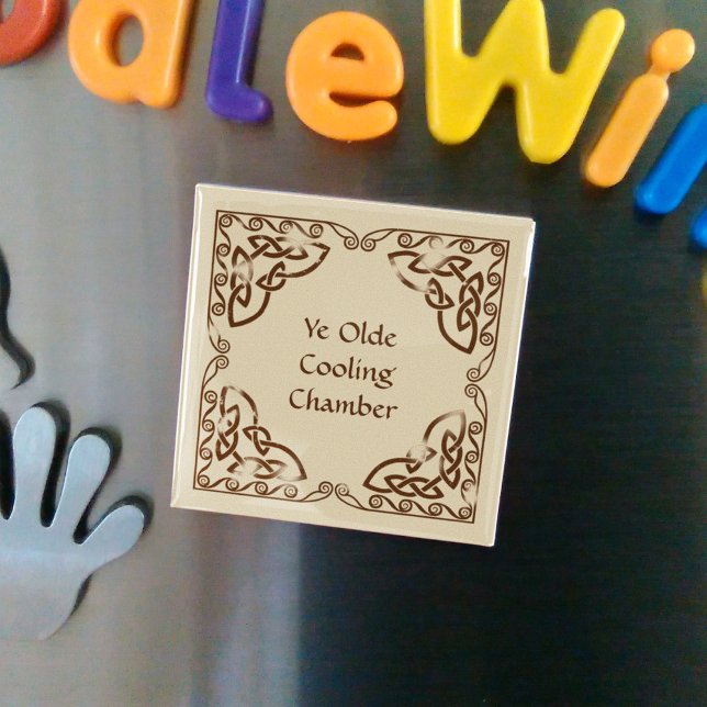 Verwittertes braunes keltisches Knot-Tribal-Grenzd Magnet (Von Creator hochgeladen)