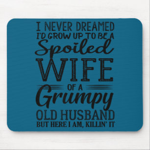 Verwöhnte Ehefrau Träumerisch Grummelig Alt Mousepad