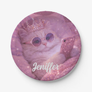 Verwöhnte Prinzessinnenkatze schreibt Nachrichten  Pappteller