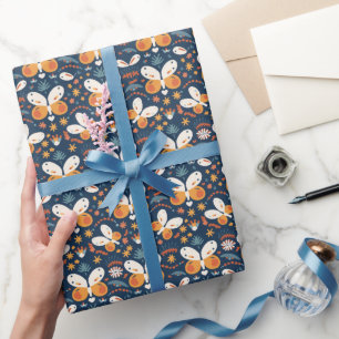 Verzaubernde Schmetterlinge und blumenfreies Muste Geschenkpapier