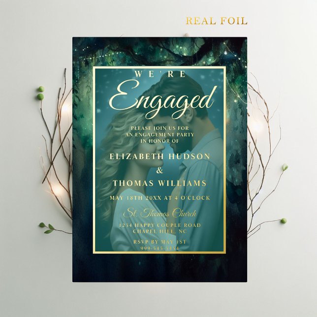 Verzauberte Forest Emerald Foto Engagement Party Folieneinladung (enchanted forest photo engagement party invitation magical garden fairy lights hanging vines gold)
