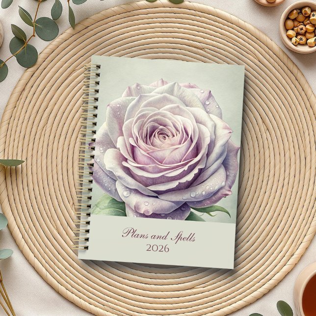 Verzauberte Mondlicht-Rose Planer (Enchanted Moonlit Rose Planner on a boho table with botanicals and a cup of tea.)