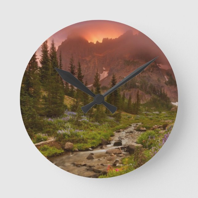 Verzauberte Wiesen Runde Wanduhr (Vorderseite)