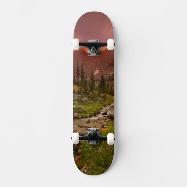 Verzauberte Wiesen Skateboard (Vorderseite)