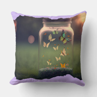 Verzauberter Schmetterlingsglas bei Sonnenuntergan Kissen