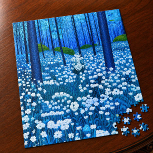 Verzauberter Wald der weißen Wildblumen