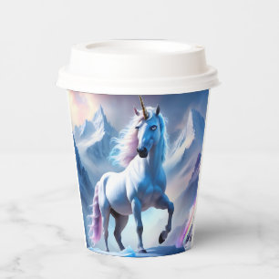 Verzaubertes Einhorn in einer verschneiten Fantasi Pappbecher
