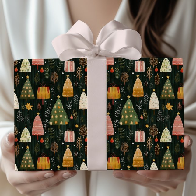 Verzaubertes grünes Wald-Weihnachtsbaum-Muster Geschenkpapier (Von Creator hochgeladen)