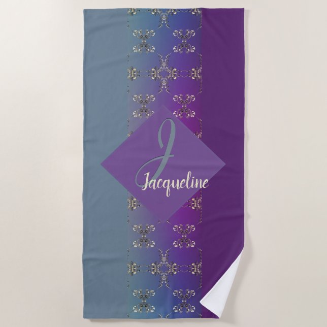 Verziert Lila Aquamarine Monogramm Strandtuch (Vorderseite)