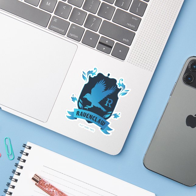 Verziert RAVENCLAW™ House Wappen Aufkleber (Laptop mit iPhone)