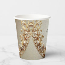 Verzierte goldene Papierbecher mit Ornamenten
