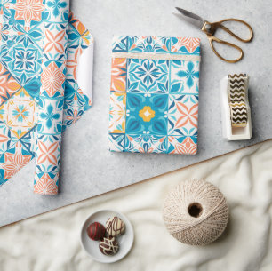 Verzierte Kacheln in Blau und Orange Geschenkpapier