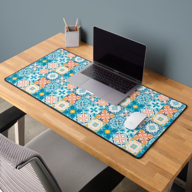 Verzierte Kacheln in Blau und Orange Schreibtischunterlage (Büro 2)